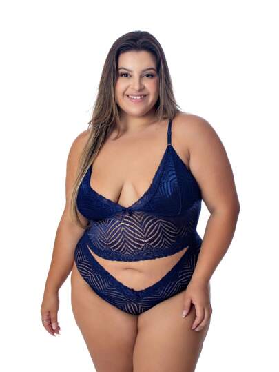 Conjunto Lingerie Plus Size De Renda Cropped e Calcinha Short Sexy